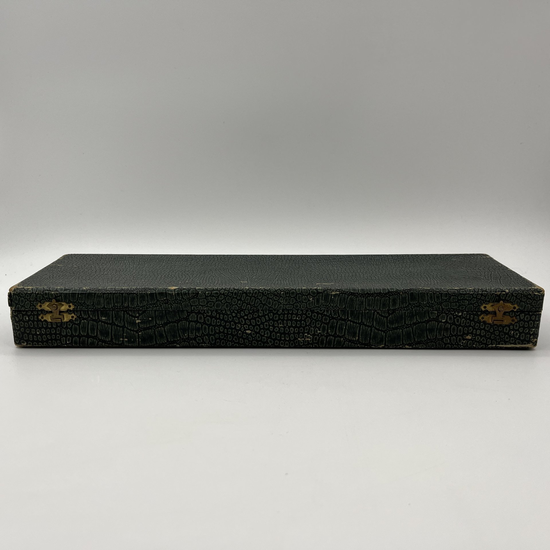 Комплект приборов для подачи мяса (вилка и нож) в коробке, металл, серебрение, Франция, 1900-1930 гг.