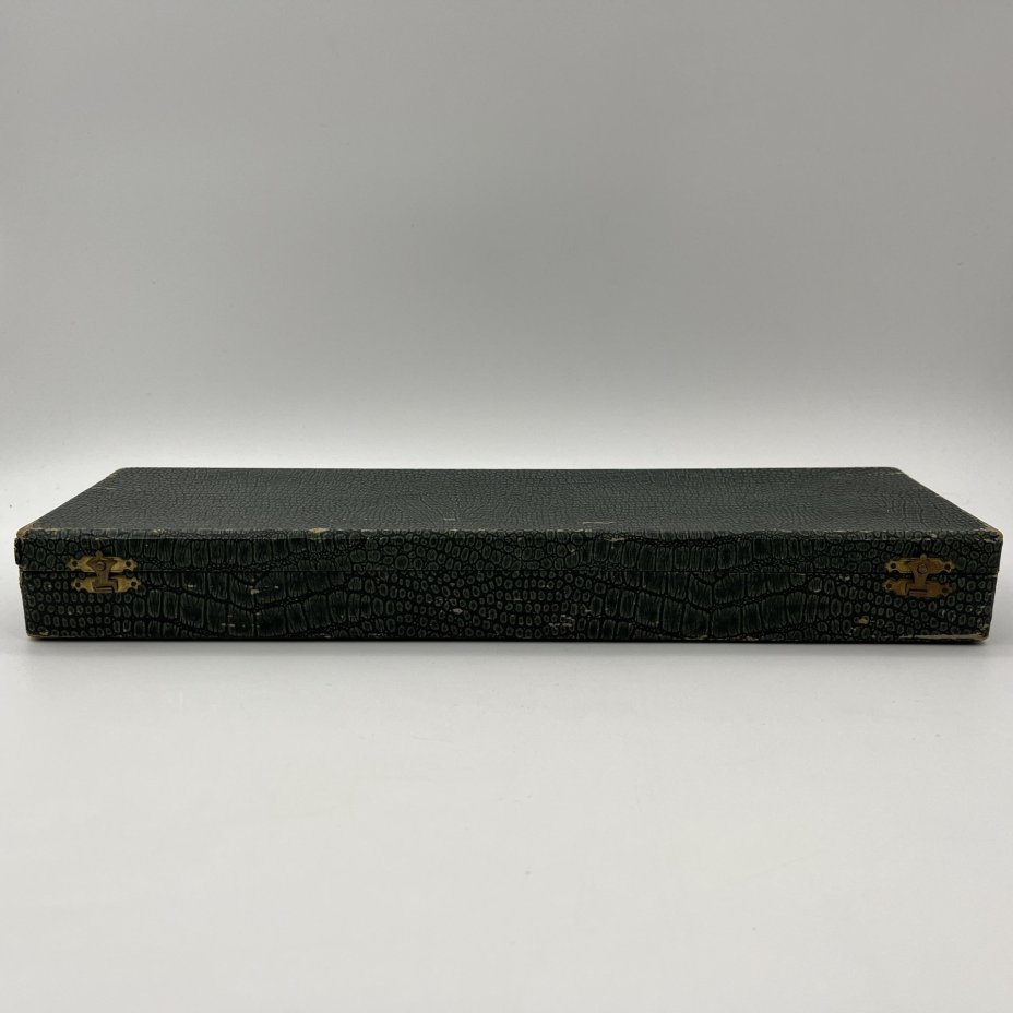 Комплект приборов для подачи мяса (вилка и нож) в коробке