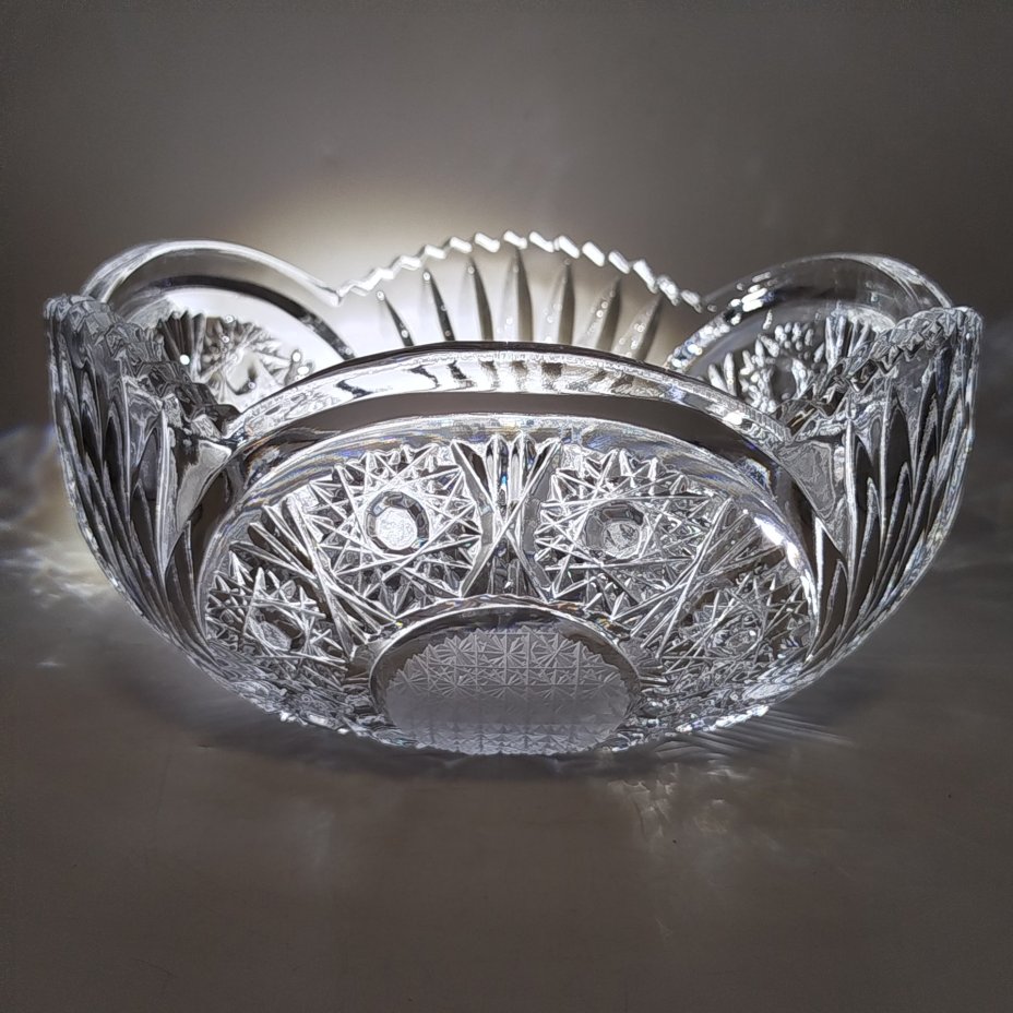 Конфетница (салатник) с резным рельефным декором, хрусталь, алмазная грань, матирование, Чехия, 1990-2015 гг.