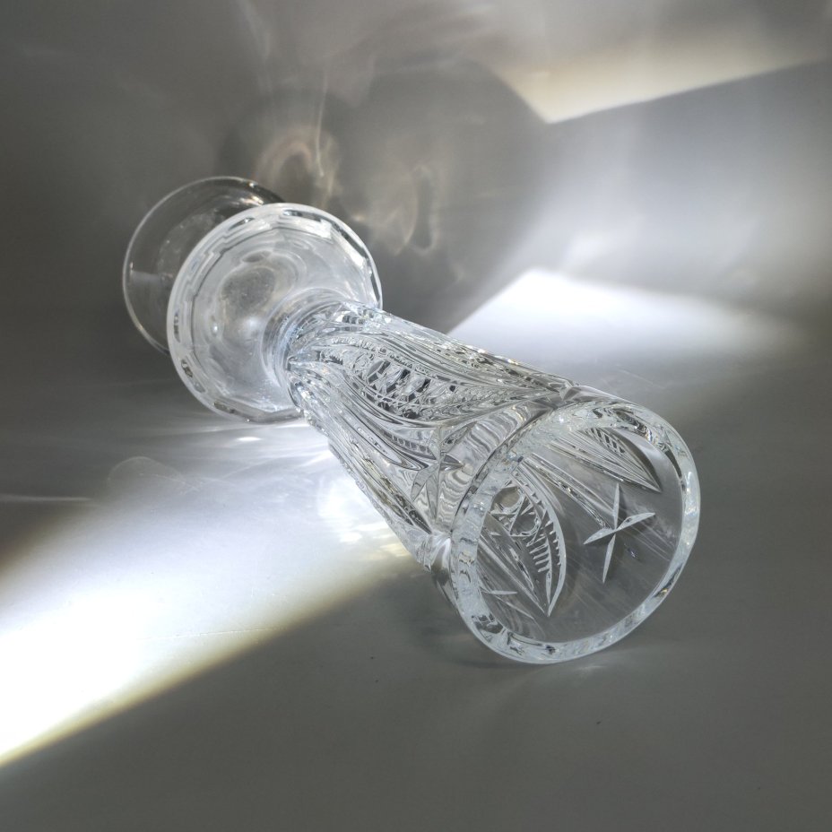 Ваза (кубок) с резным растительным декором