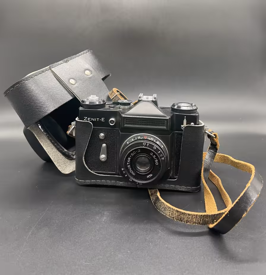 Фотоаппарат "Зенит-Е" с олимпийской символикой, объективом "Индустар 50-2", Красногорский механический завод (КМЗ)