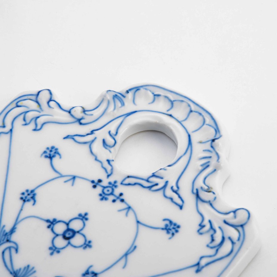 Доска сырная с растительным декором синего цвета на белом фоне, Villeroy & Boch