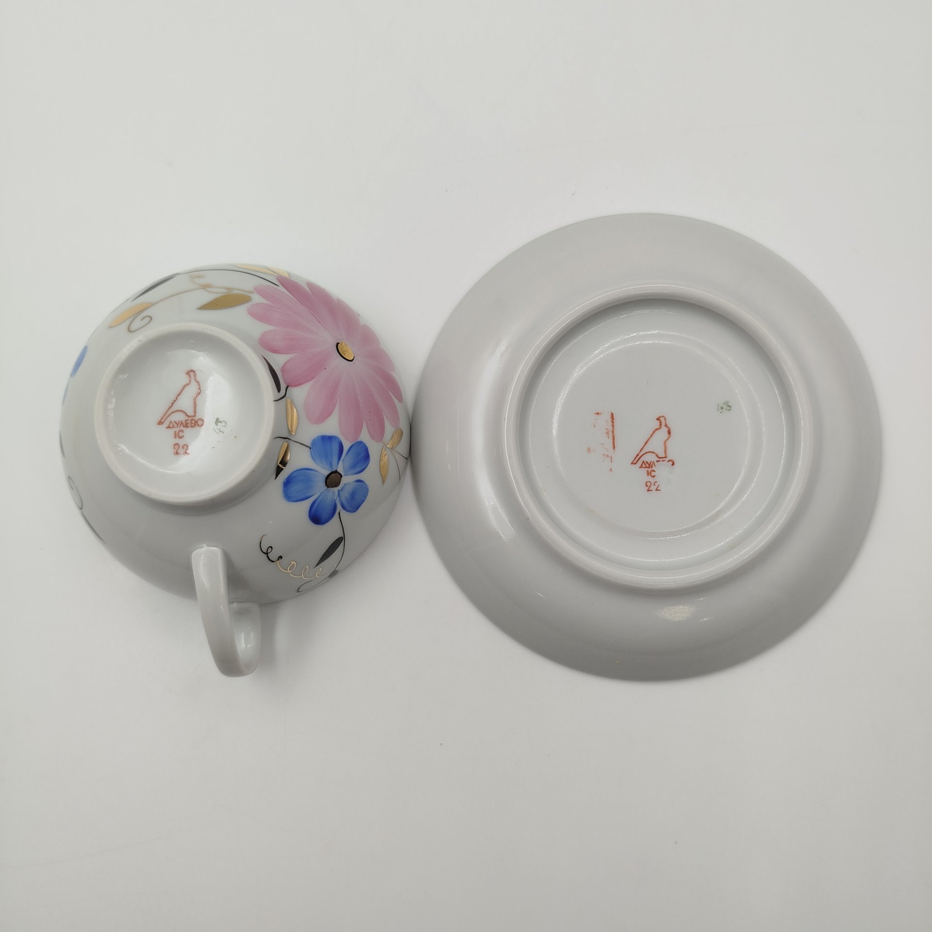 Пара чайная с цветочным декором в виде астр, фарфор, роспись, золочение, Дулевский фарфоровый завод (Дулёво), СССР, 1968-1991 гг.