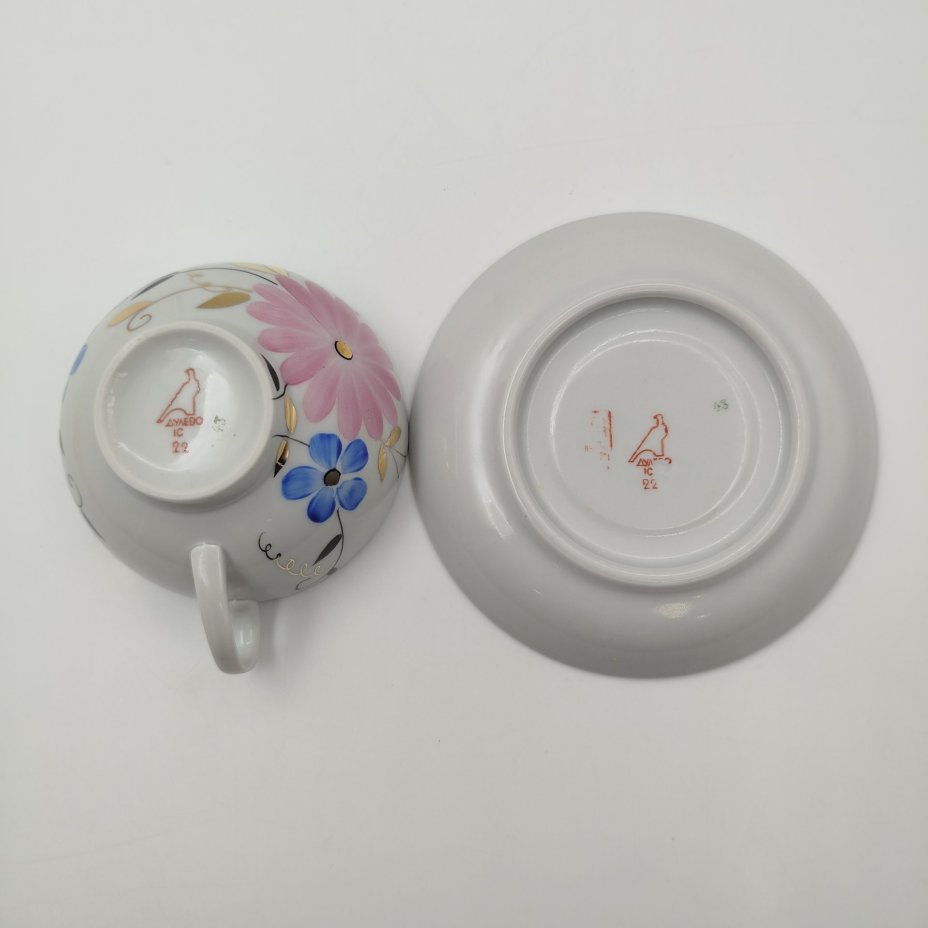 Пара чайная с цветочным декором в виде астр, фарфор, роспись, золочение, Дулевский фарфоровый завод (Дулёво), СССР, 1968-1991 гг.