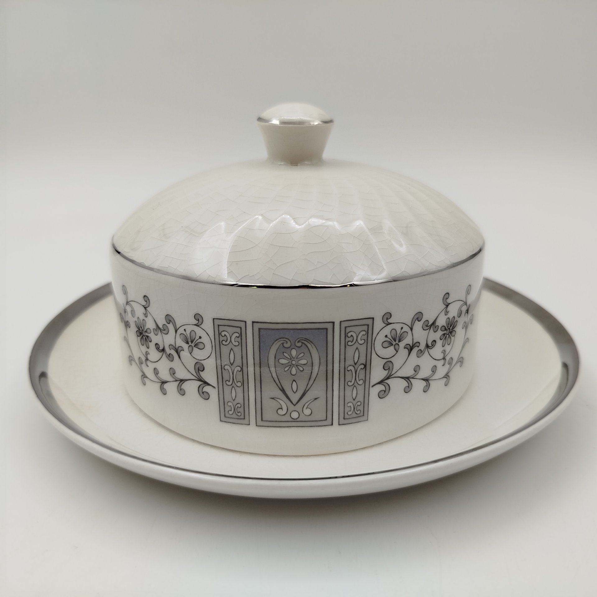 Маслёнка с растительным декором, фаянс, деколь, Enoch Wedgwood (Tunstall) Ltd., Великобритания, 1960-1980 гг.