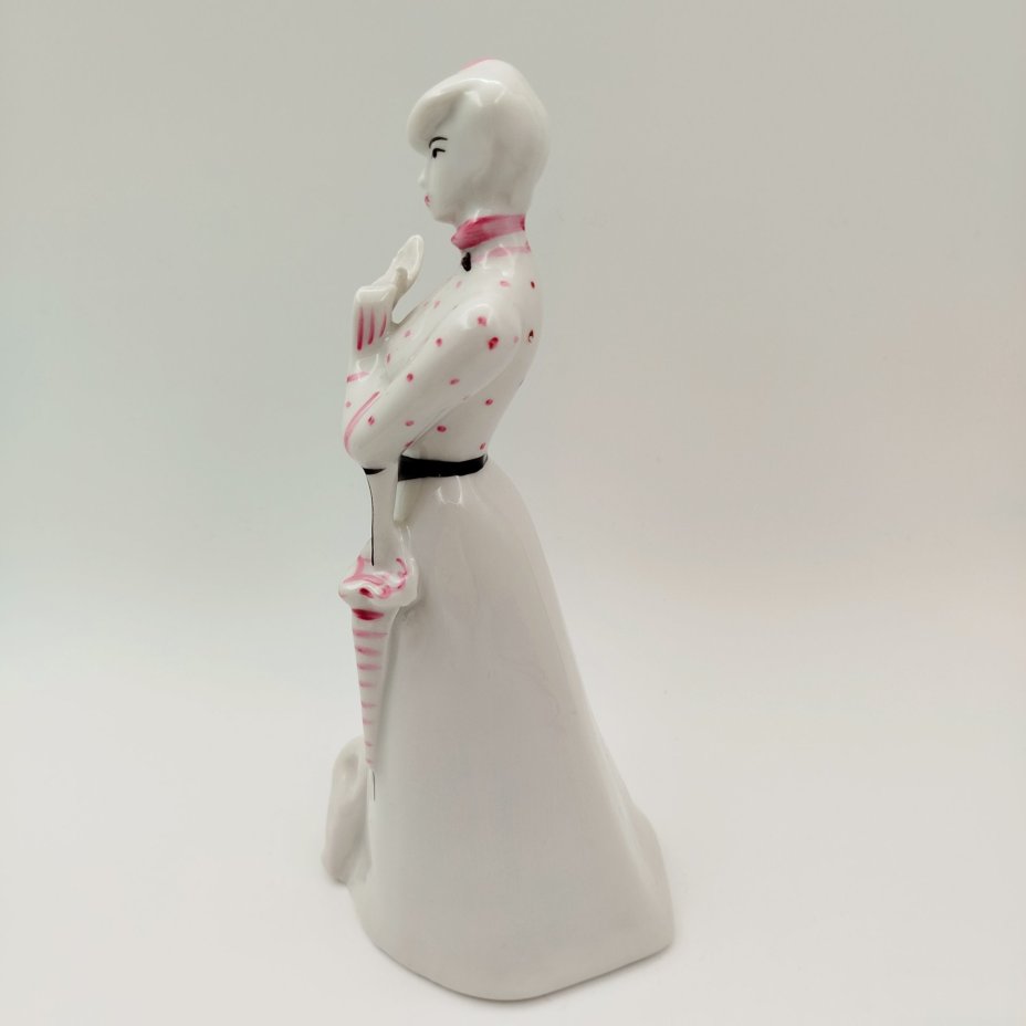 Статуэтка «Дама с собачкой», скульптор А.Д. Бржезицкая