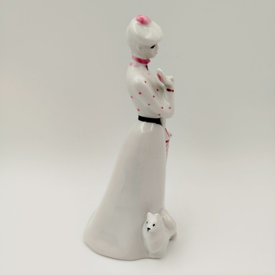 Статуэтка «Дама с собачкой», скульптор А.Д. Бржезицкая