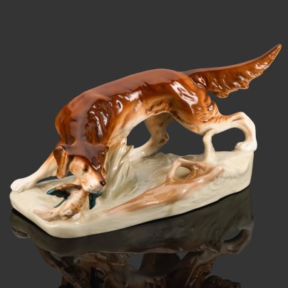 Статуэтка "Собака с дичью", фарфор, роспись, Royal Dux, Чехословакия, 1918-1945 гг.