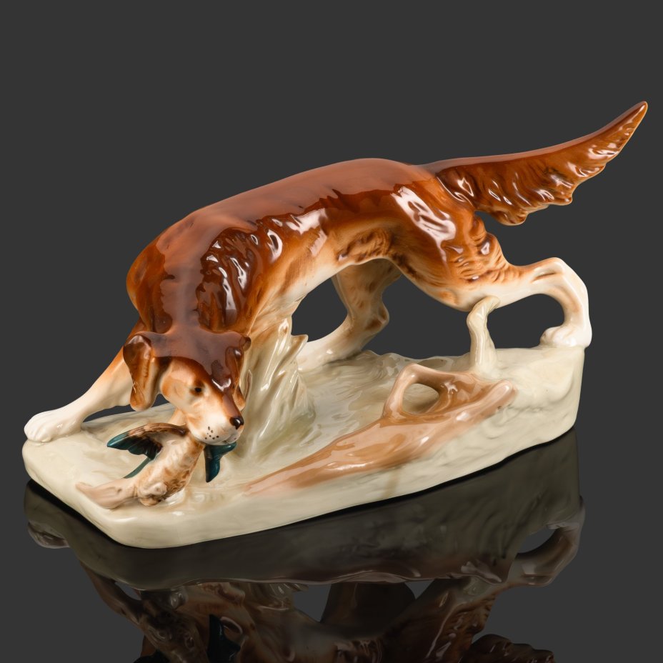 Статуэтка "Собака с дичью", фарфор, роспись, Royal Dux, Чехословакия, 1918-1945 гг.