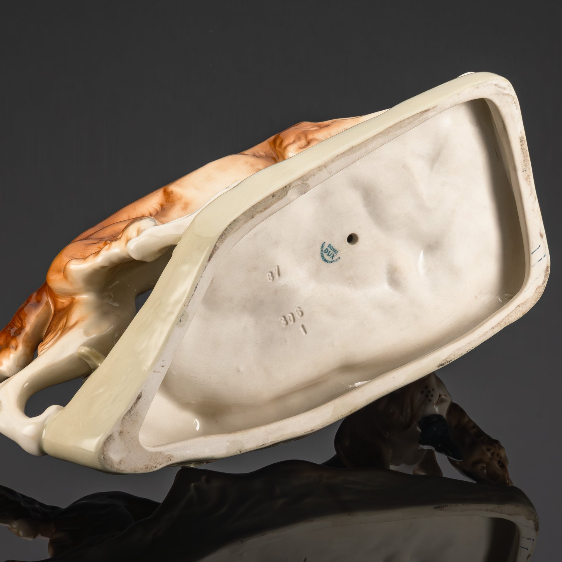 Статуэтка "Собака с дичью", фарфор, роспись, Royal Dux, Чехословакия, 1918-1945 гг.