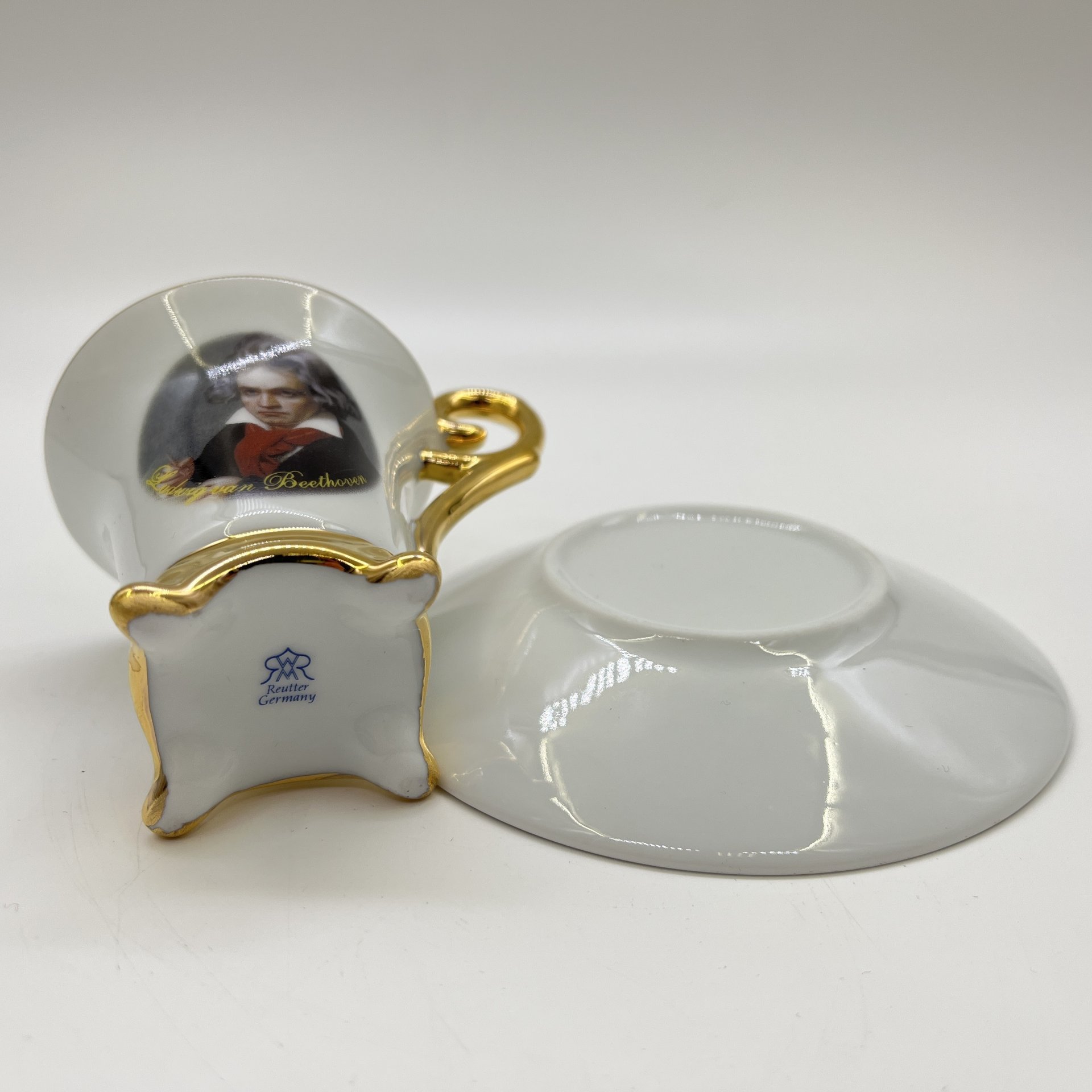 Кофейная пара с изображением Людвига ван Бетховена, фарфор, деколь, золочение, Reutter Porzellan, Германия, 2000-2010 гг.