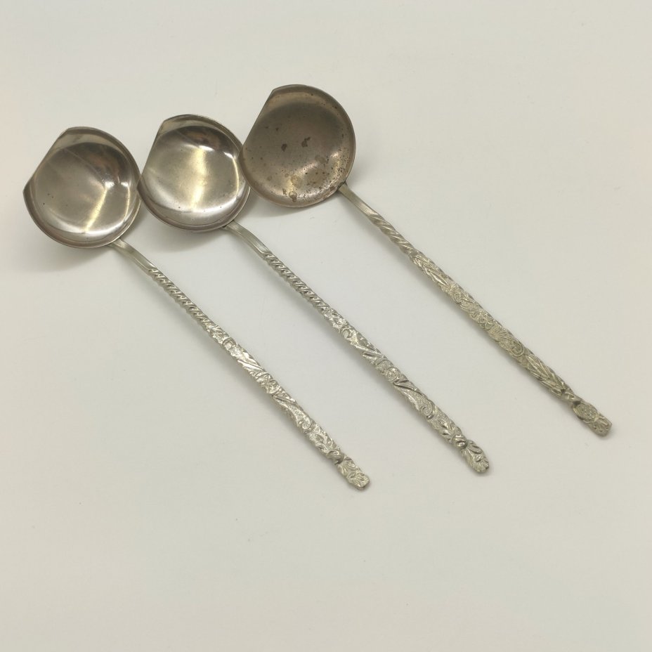 Комплект из 3-х ложек для соуса с растительным декором, мельхиор (медь-никель), Режевский механический завод (РМ), СССР, 1975-1983 гг.