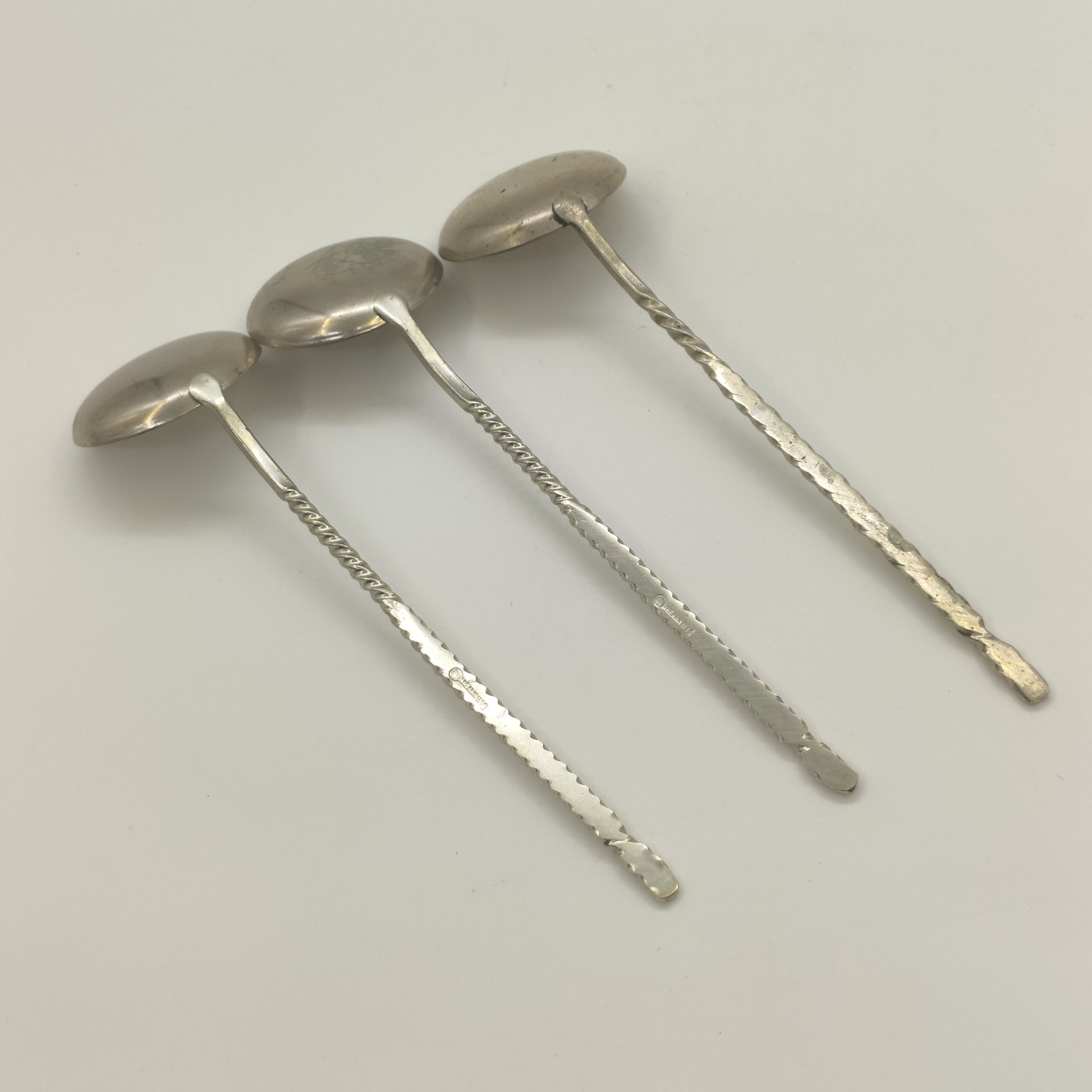 Комплект из 3-х ложек для соуса с растительным декором, мельхиор (медь-никель), Режевский механический завод (РМ), СССР, 1975-1983 гг.