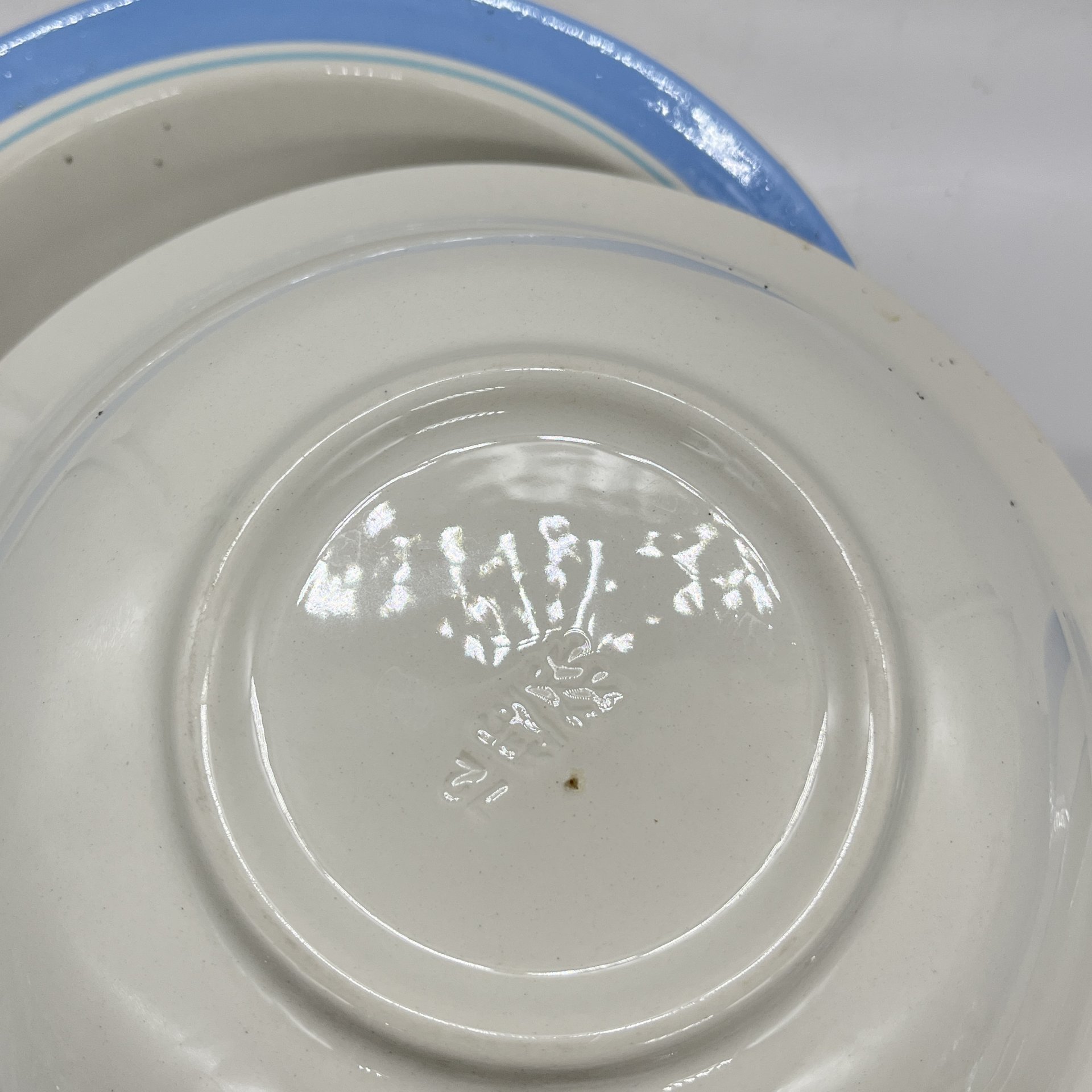 Набор из 4 суповых тарелок с декором в виде голубой каймы (подбор), фаянс, крытье, Конаковский фаянсовый завод им. М.И. Калинина (ЗиК Конаково), СССР, 1960-1990 гг.