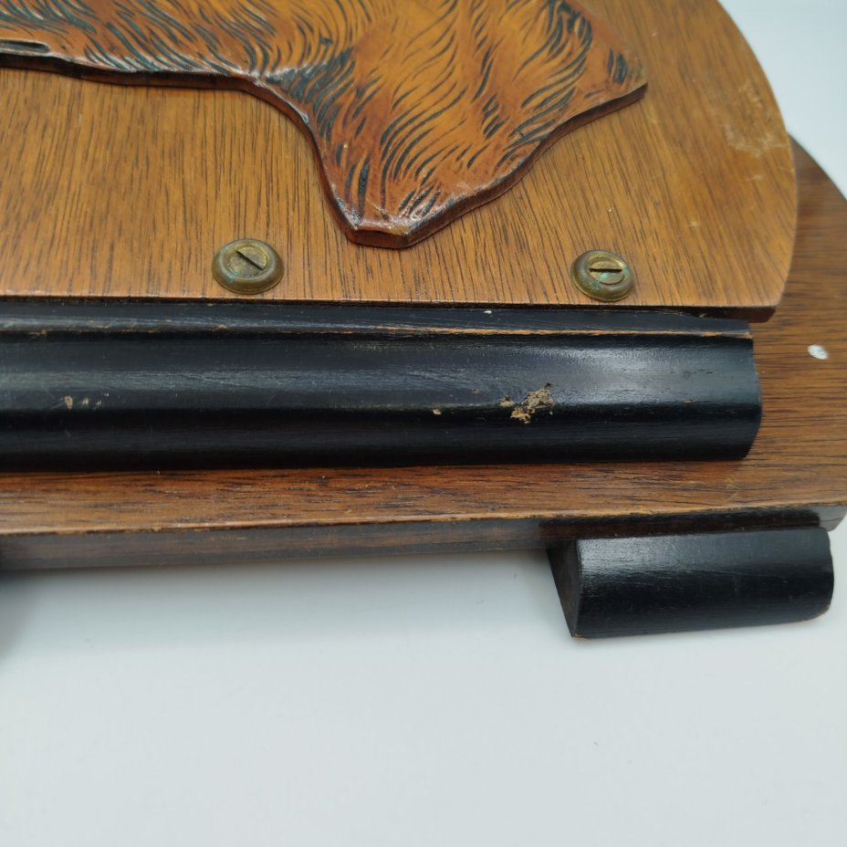 Газетница подвесная (полка для газет), декорированная профилем собаки