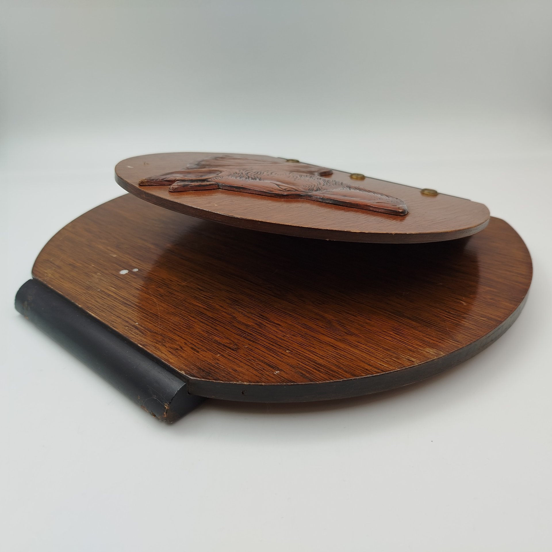 Газетница подвесная (полка для газет), декорированная профилем собаки