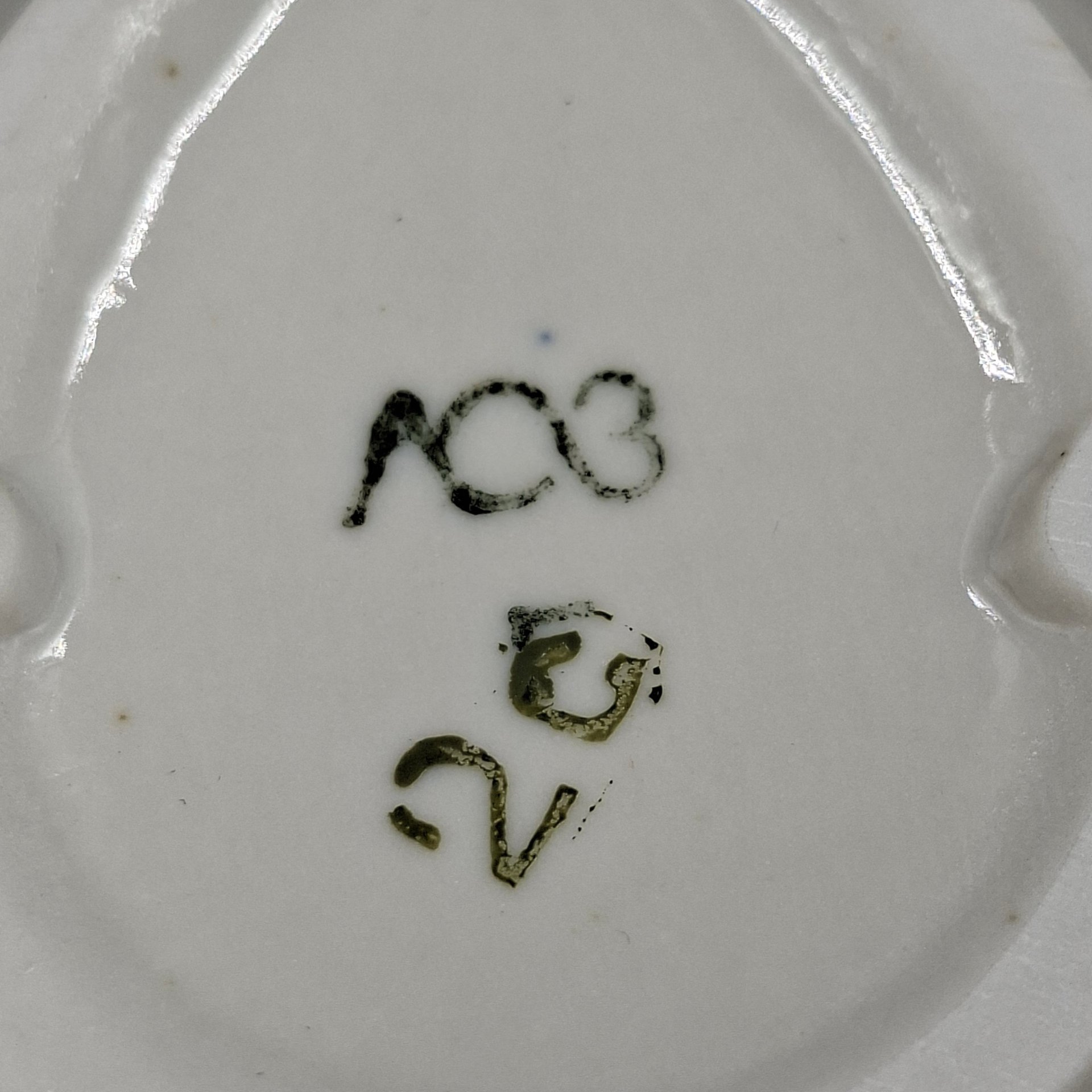 Набор из шести розеток в форме листиков, фарфор, Ленинградский опытный завод (ЛОЗ), СССР, 1984-1991 гг.