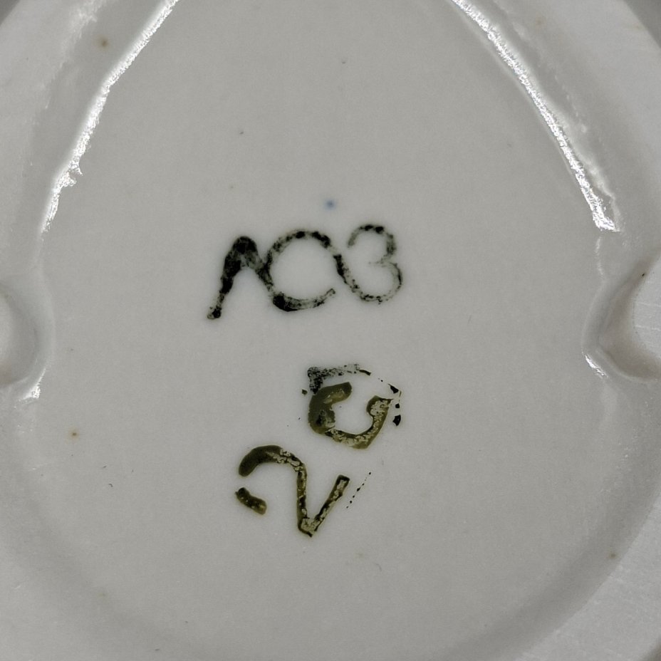 Набор из шести розеток в форме листиков, фарфор, Ленинградский опытный завод (ЛОЗ), СССР, 1984-1991 гг.