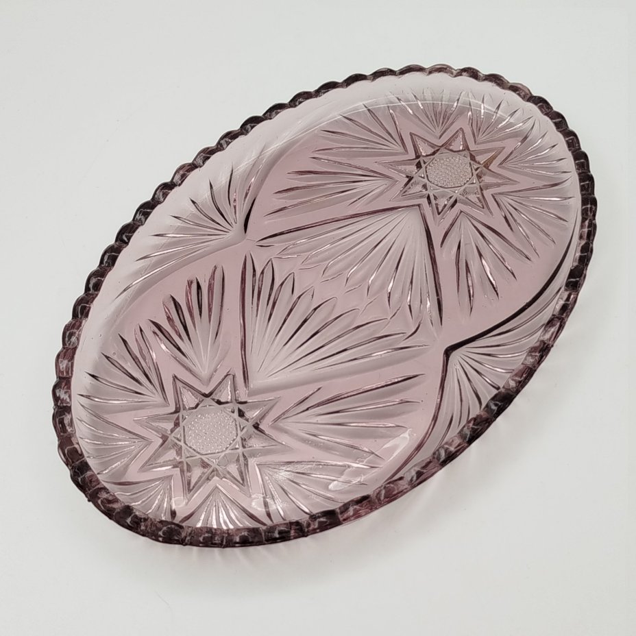 Поднос марганцевого оттенка овальной формы со звёздчатым декором
