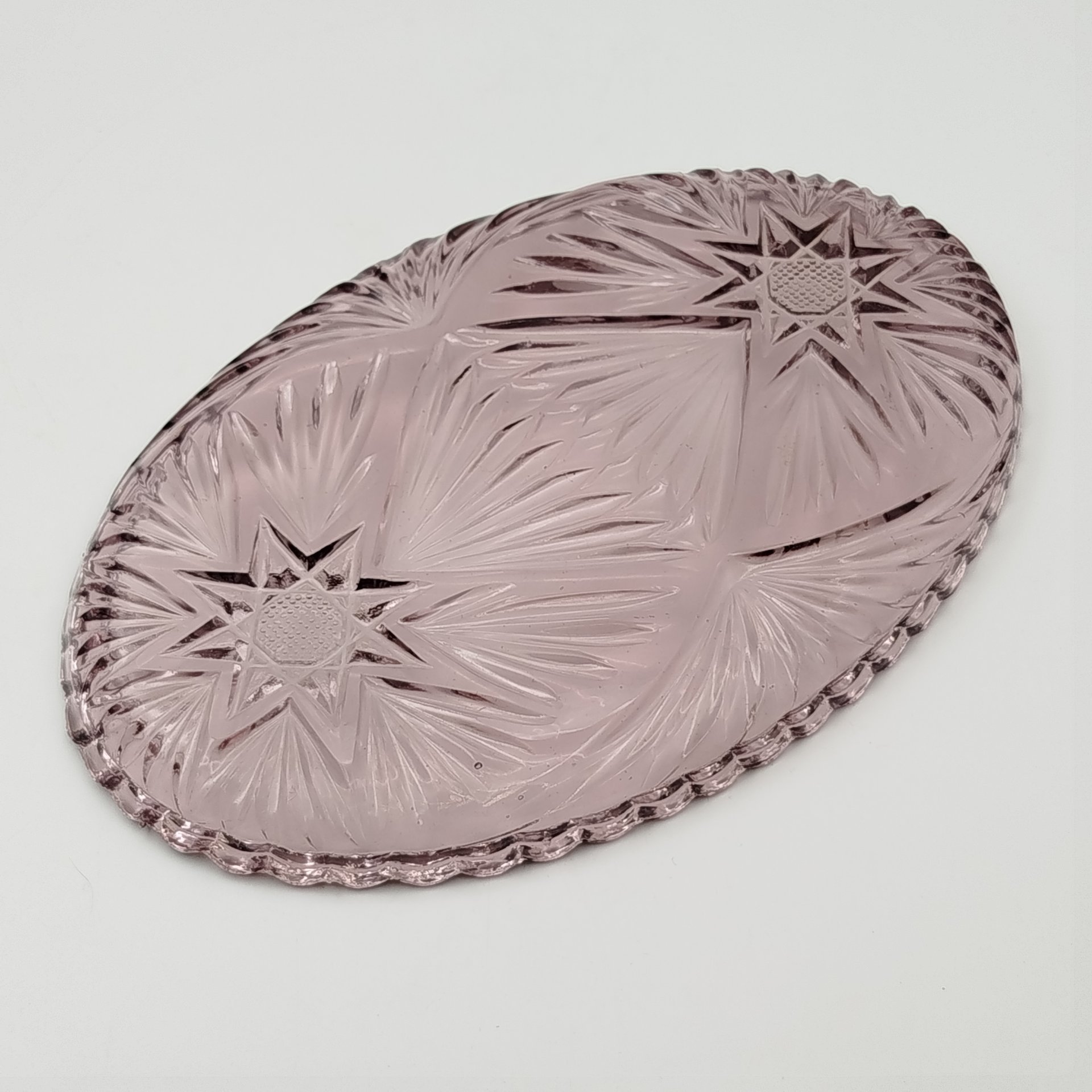 Поднос марганцевого оттенка овальной формы со звёздчатым декором