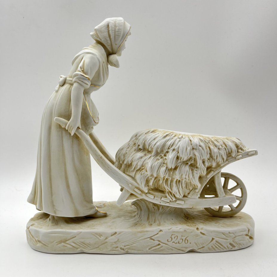 Статуэтка (вазочка) в виде девушки с тележкой