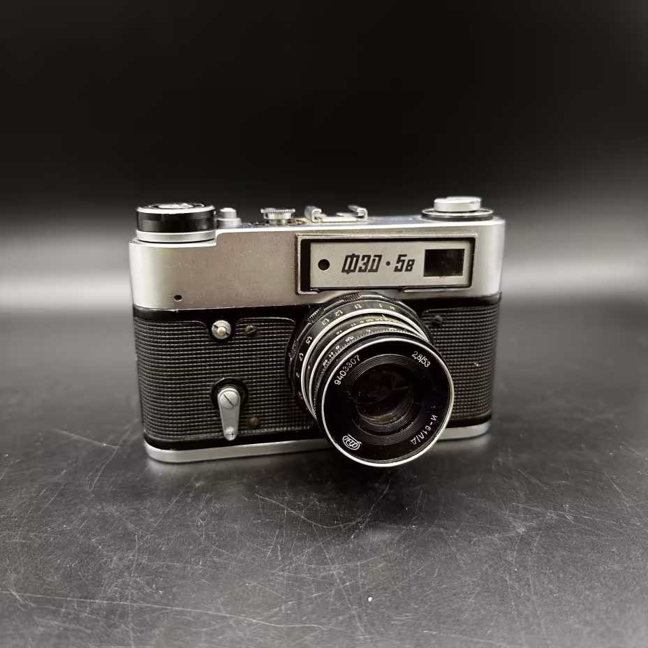 Фотоаппарат нерабочий "ФЭД-5В" с объективом "Индустар-61Л/Д", с кофром, Харьковский машиностроительный завод им. Дзержинского (ФЭД)