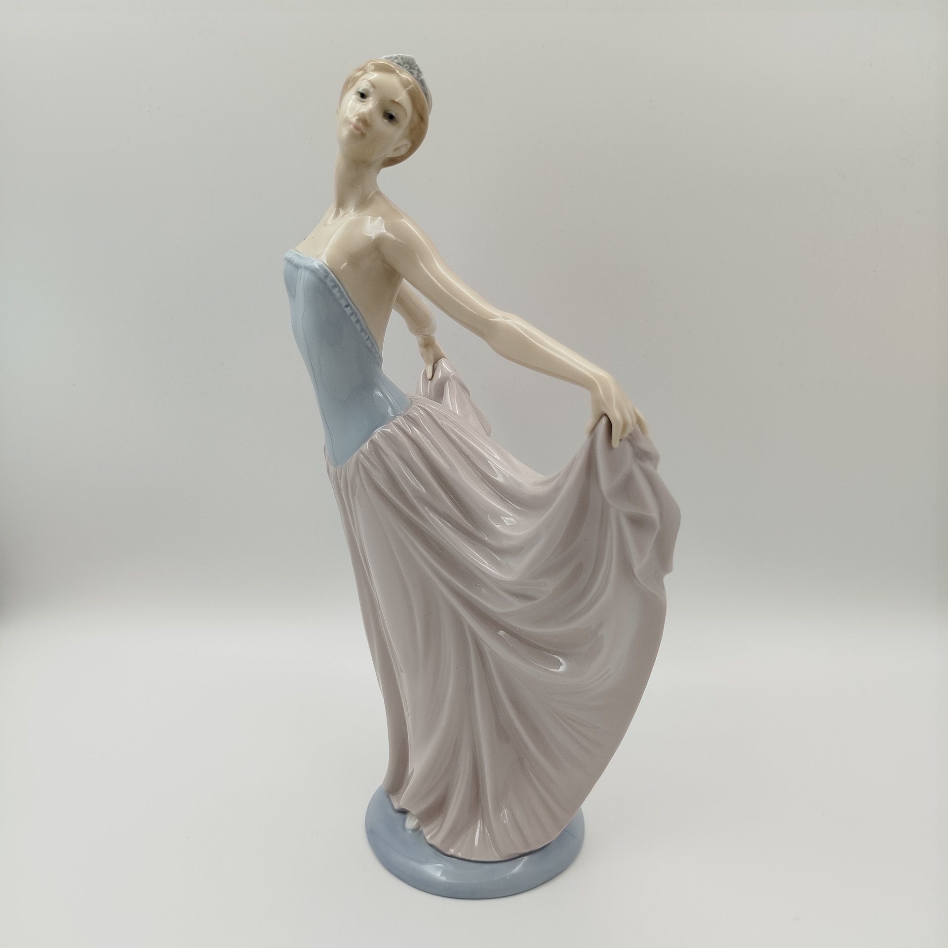 Статуэтка "Танцующая принцесса", фарфор, роспись, Lladro, Испания, 1971-1974 гг., Lladro
