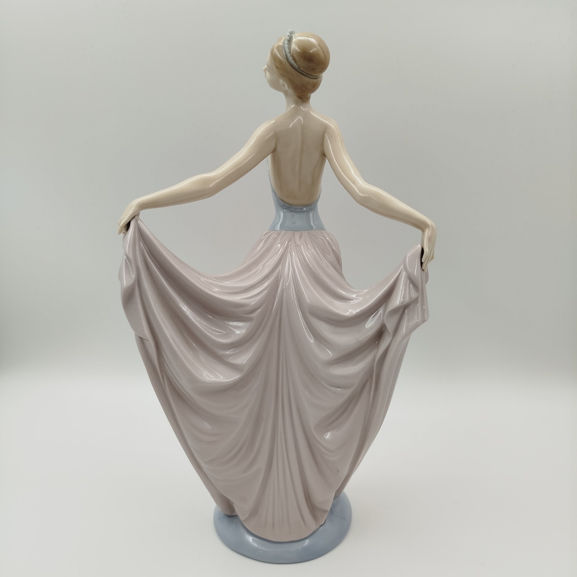 Статуэтка "Танцующая принцесса", фарфор, роспись, Lladro, Испания, 1971-1974 гг., Lladro
