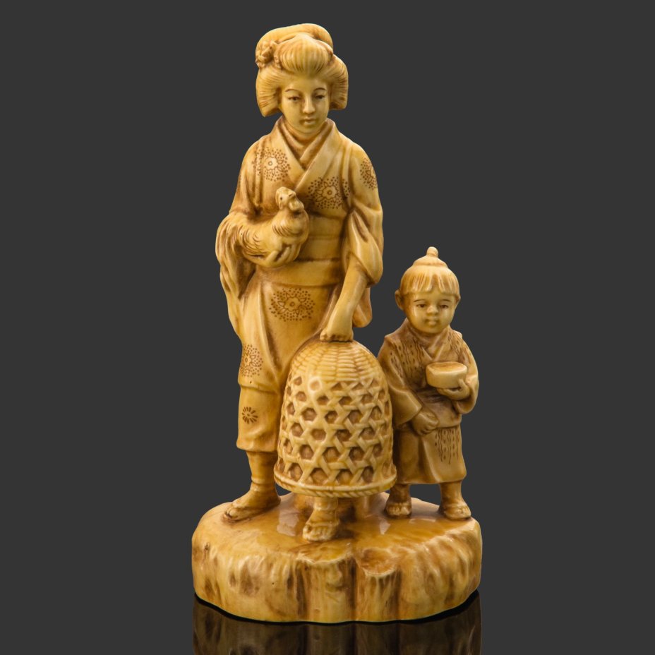 Статуэтка "Птичница", фаянс, роспись, Япония, 1920-1950 гг.