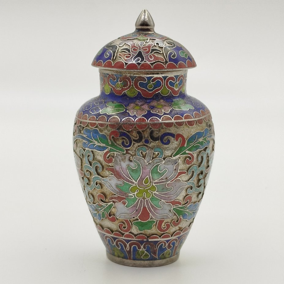 Чайница миниатюрная (ваза с крышкой), украшенная цветочным декором, металл, перегородчатые эмали, техника клуазоне, Китай, 1960-1980 гг.