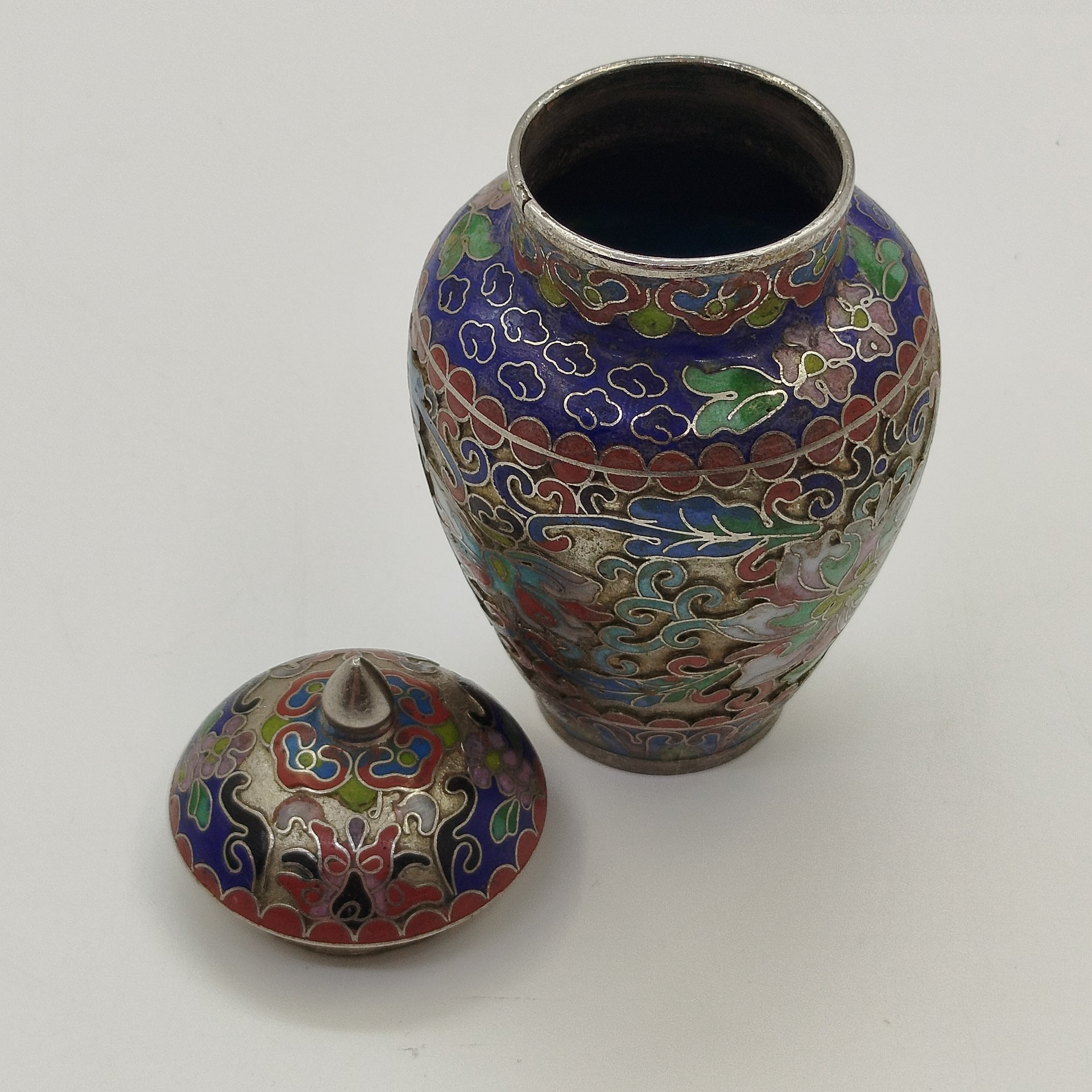Чайница миниатюрная (ваза с крышкой), украшенная цветочным декором, Китай