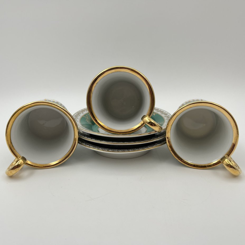 Набор из 3-х чайных  пар зеленого оттенка, украшенные цветочным декором в медальонах, фарфор, крытье, деколь, золочение, Spezial Eisenberg Porzellan (SEP), ГДР, 1973-1976 гг.