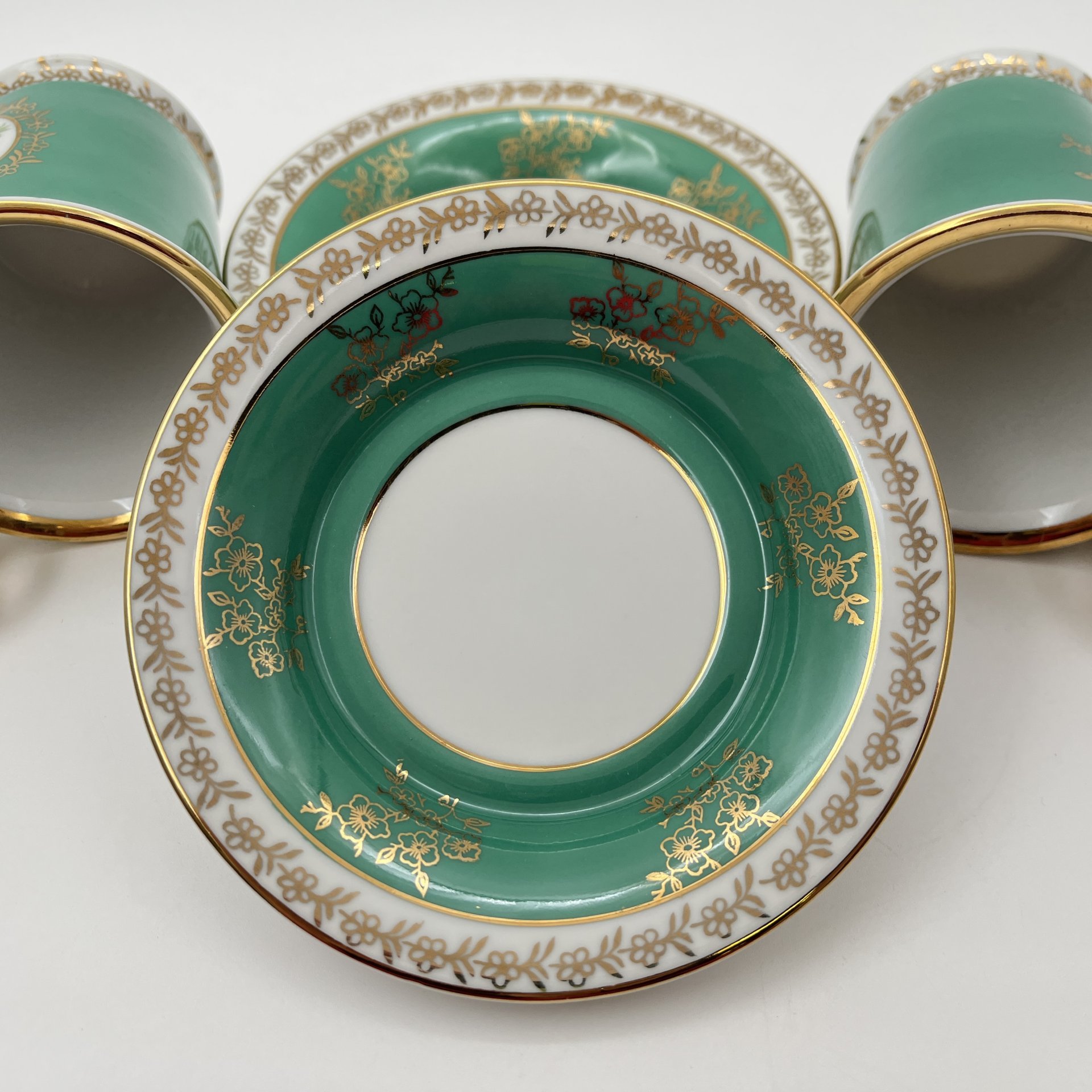 Набор из 3-х чайных  пар зеленого оттенка, украшенные цветочным декором в медальонах, фарфор, крытье, деколь, золочение, Spezial Eisenberg Porzellan (SEP), ГДР, 1973-1976 гг.