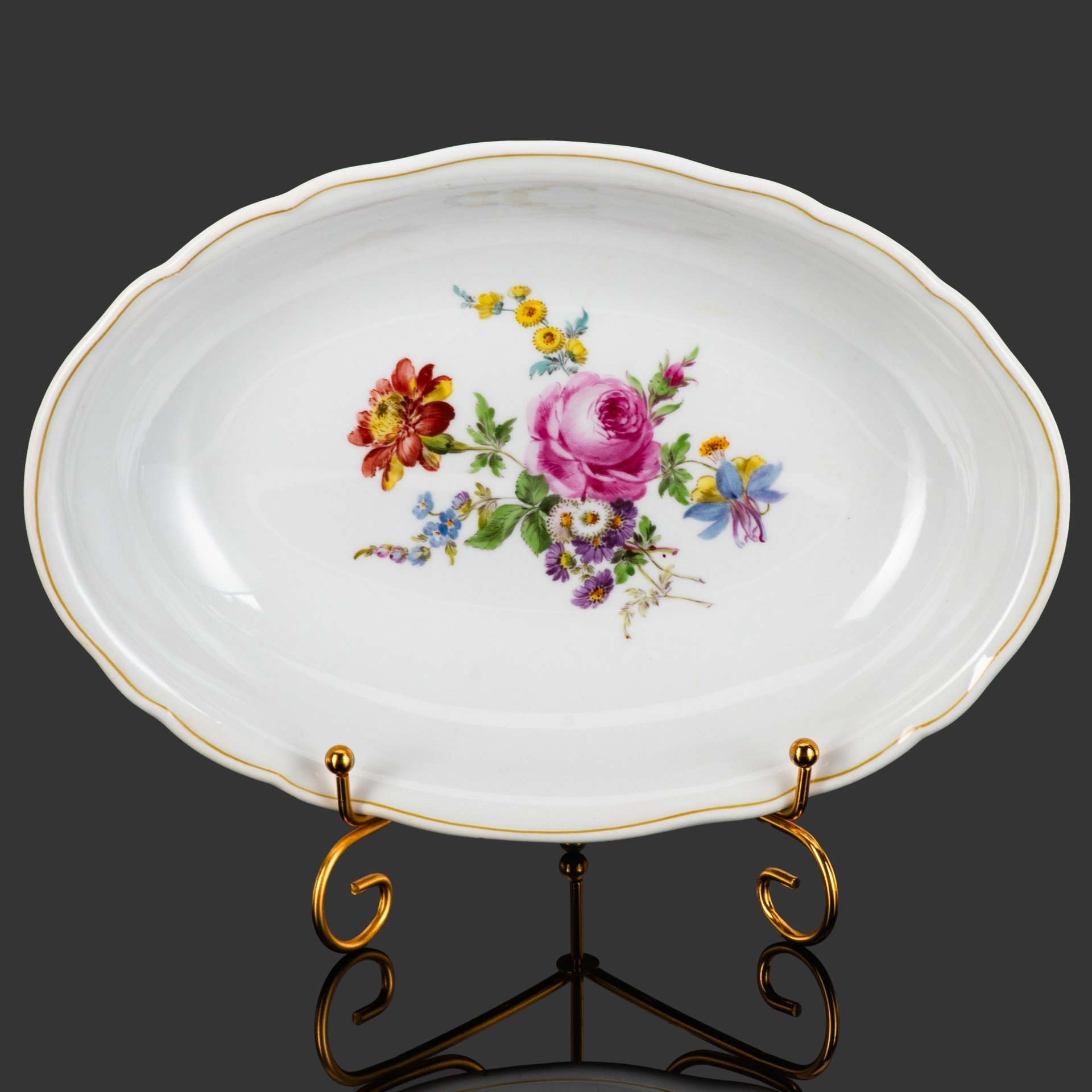 Блюдо овальной формы с цветочным декором, фарфор, роспись, Meissen (Мейсенский фарфор), Германия, 1934-1945 гг., Meissen (Мейсенский фарфор)