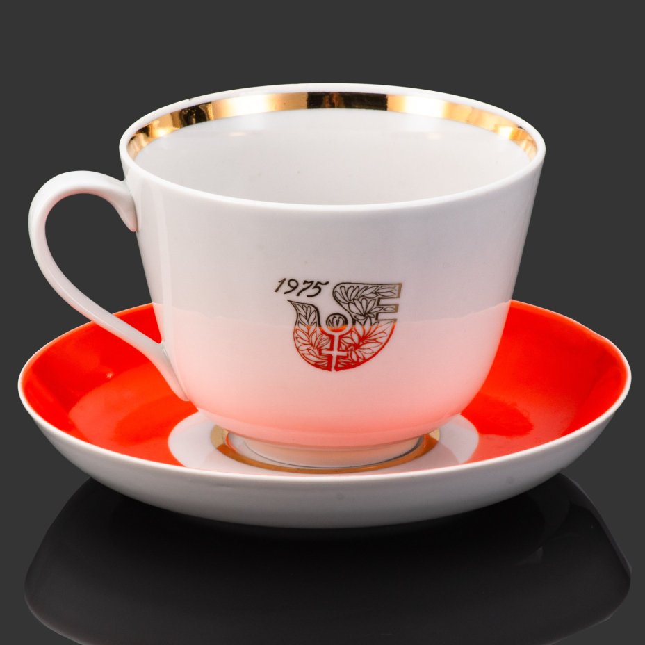 Пара чайная "Международный год женщин" (в подборе), фарфор, деколь, крытье, золочение, Дулевский фарфоровый завод (Дулёво), СССР, 1975 г.