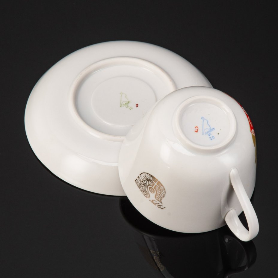 Пара чайная "Международный год женщин" (в подборе), фарфор, деколь, крытье, золочение, Дулевский фарфоровый завод (Дулёво), СССР, 1975 г.