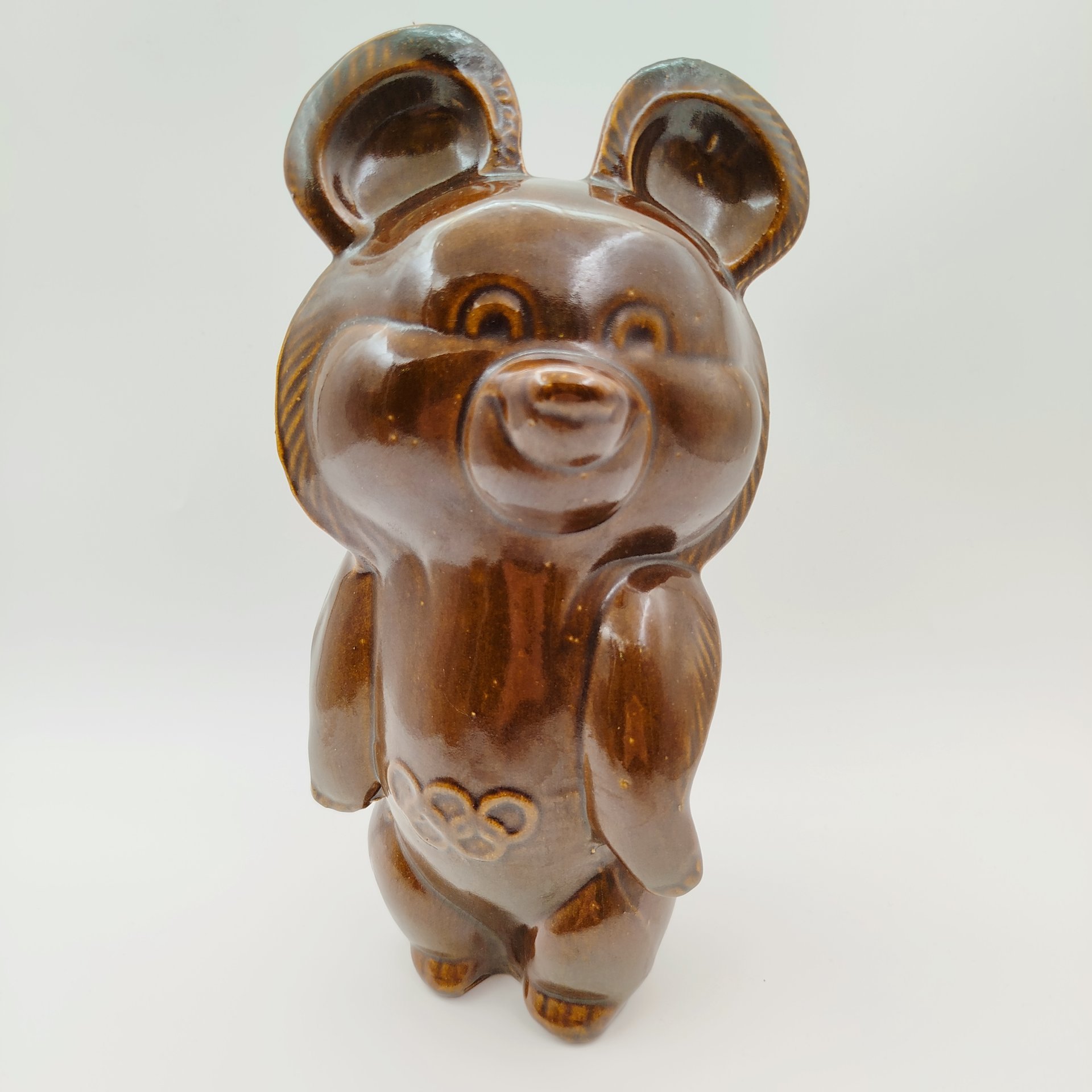 Статуэтка "Олимпийский мишка" (большой), автор модели Чижиков В. А., фарфор, аэрография, СССР, 1980 г.