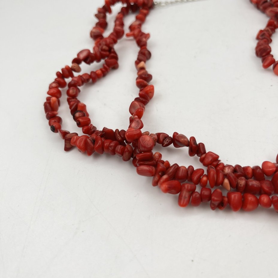 Бусы, состоящие из трех ниток, натуральный коралл, сплав металлов