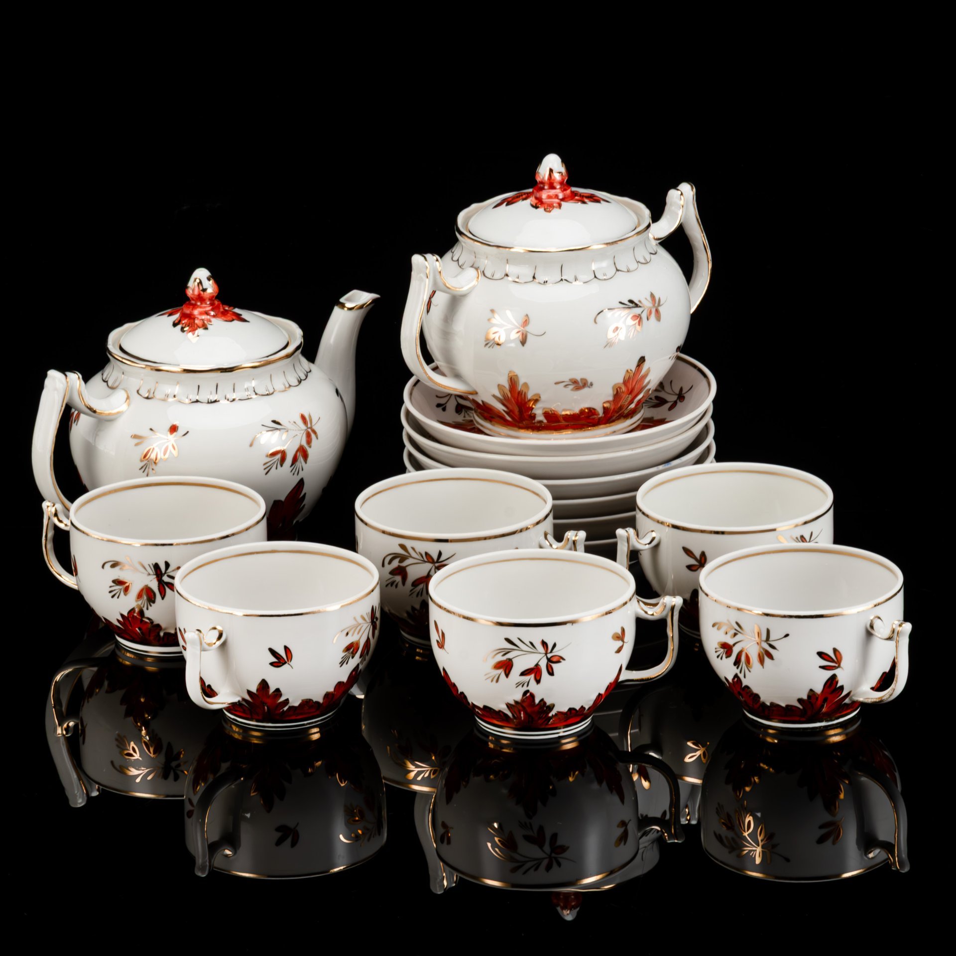Сервиз чайный "Барбарис" на 6 персон (14 предметов), автор Евгений Петрович Смирнов, фарфор, роспись, золочение, Дмитровский фарфоровый завод (ДФЗ Вербилки), СССР, 1954-1965 гг.