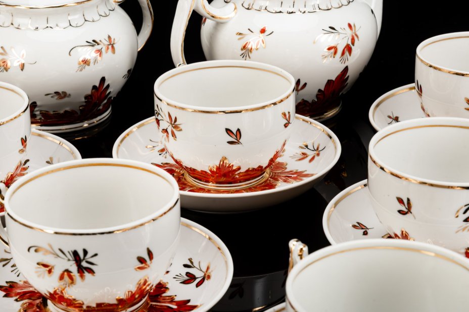 Сервиз чайный "Барбарис" на 6 персон (14 предметов), автор Евгений Петрович Смирнов, фарфор, роспись, золочение, Дмитровский фарфоровый завод (ДФЗ Вербилки), СССР, 1954-1965 гг.