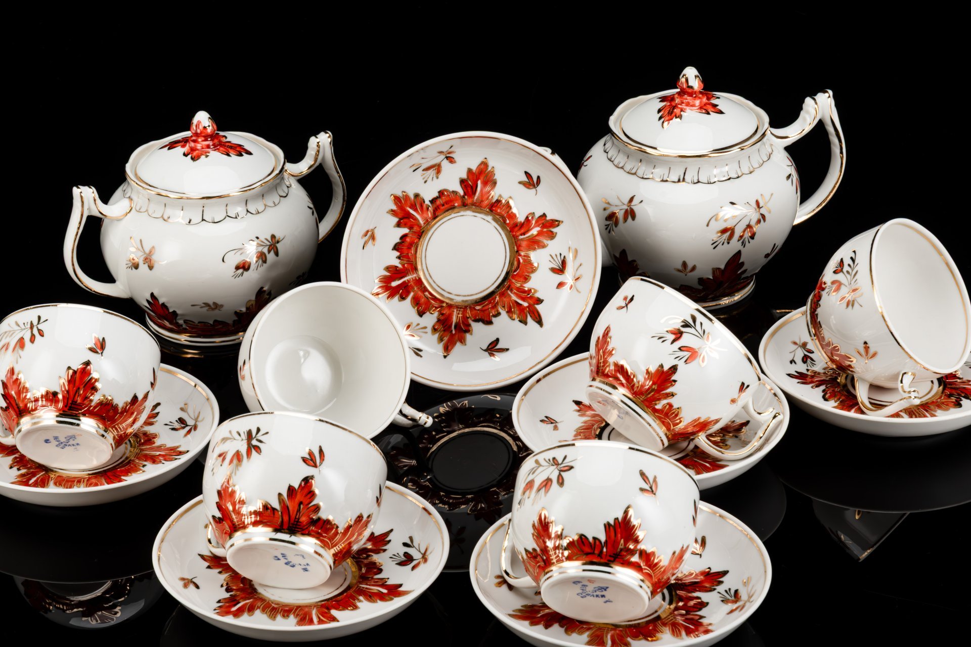 Сервиз чайный "Барбарис" на 6 персон (14 предметов), автор Евгений Петрович Смирнов, фарфор, роспись, золочение, Дмитровский фарфоровый завод (ДФЗ Вербилки), СССР, 1954-1965 гг.