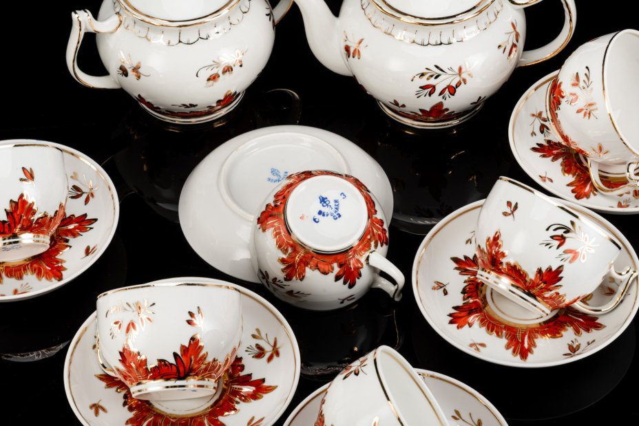 Сервиз чайный "Барбарис" на 6 персон (14 предметов), автор Евгений Петрович Смирнов, фарфор, роспись, золочение, Дмитровский фарфоровый завод (ДФЗ Вербилки), СССР, 1954-1965 гг.