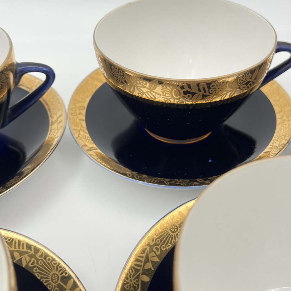 Набор из пяти чайных пар с орнаментальным декором, форма "Утро" (автор В.Л. Семенов), фарфор, крытье кобальтом, золочение, Ленинградский фарфоровый завод (ЛФЗ), СССР, 1960-1970 гг.