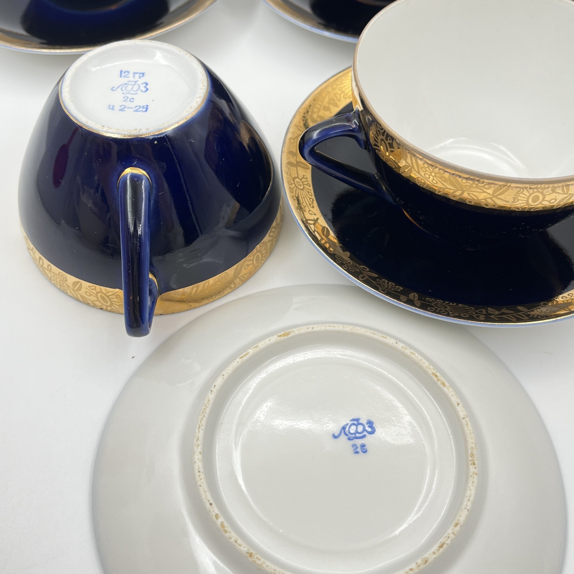 Набор из пяти чайных пар с орнаментальным декором, форма "Утро" (автор В.Л. Семенов), фарфор, крытье кобальтом, золочение, Ленинградский фарфоровый завод (ЛФЗ), СССР, 1960-1970 гг.