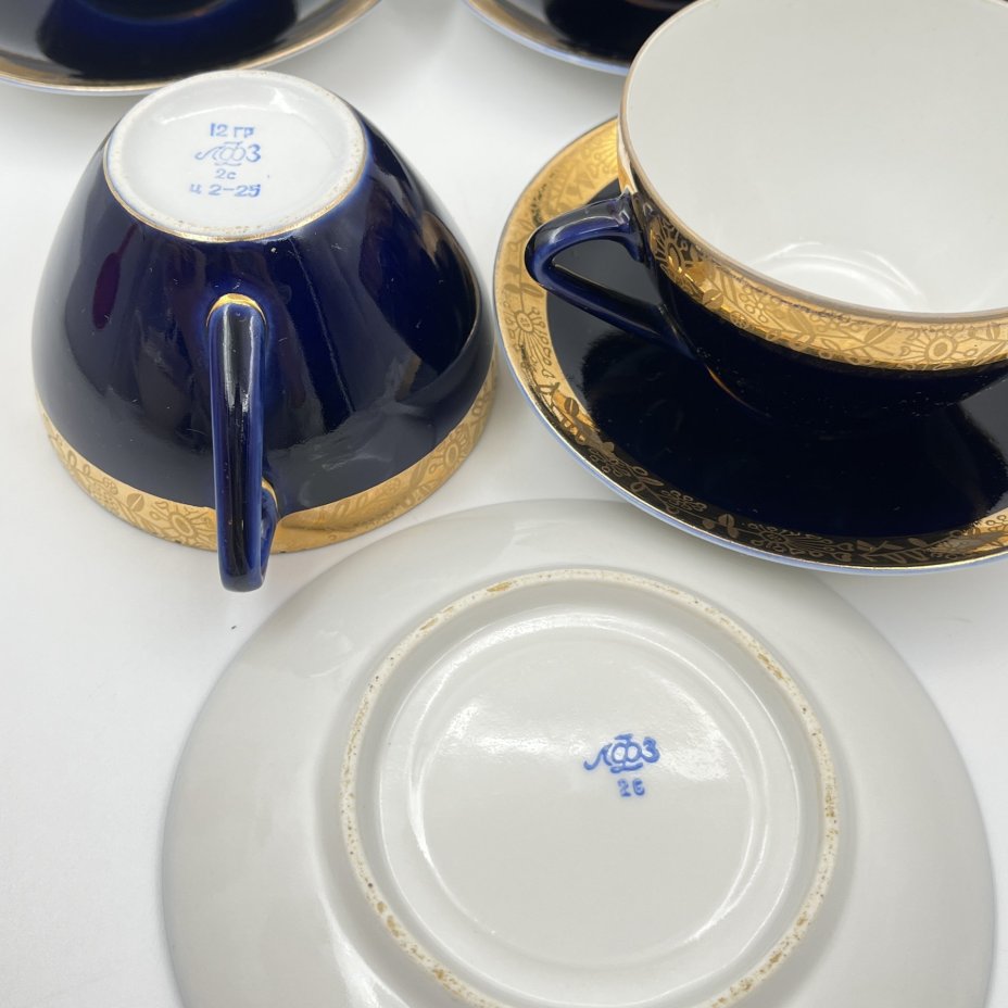 Набор из пяти чайных пар с орнаментальным декором, форма "Утро" (автор В.Л. Семенов), фарфор, крытье кобальтом, золочение, Ленинградский фарфоровый завод (ЛФЗ), СССР, 1960-1970 гг.