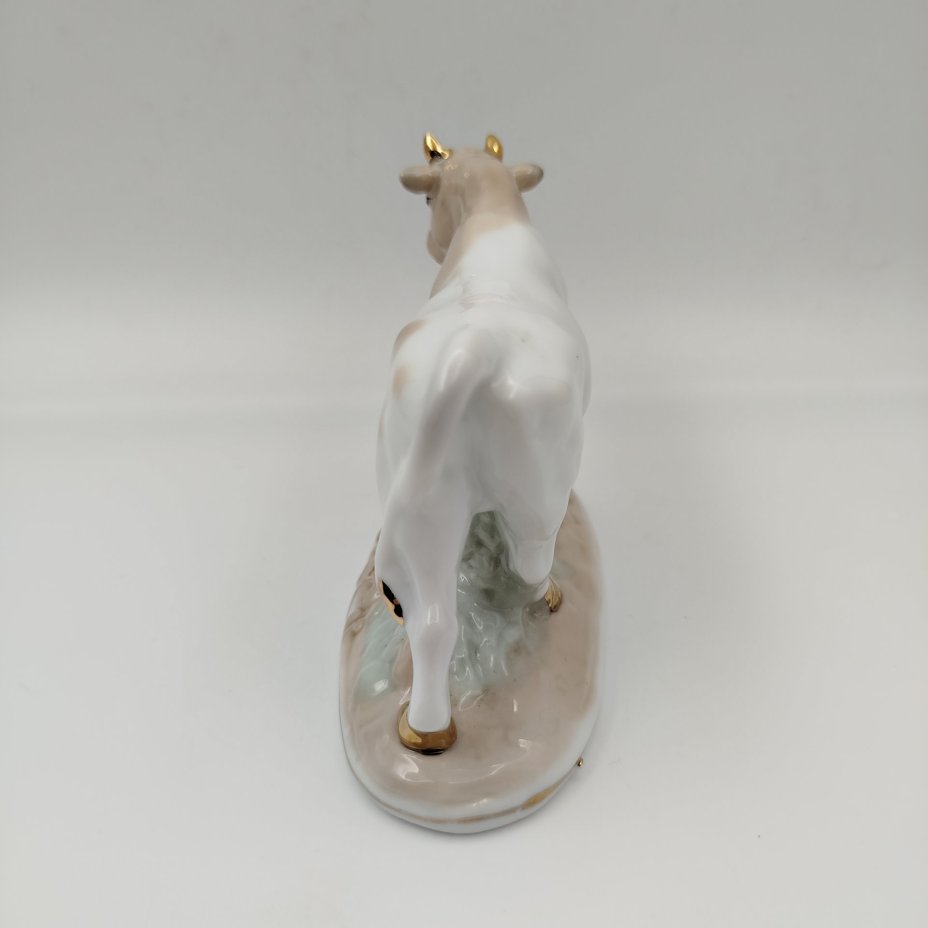 Статуэтка "Бык", фарфор, роспись, золочение, Elan Gallery, Великобритания, 2015-2020 гг.