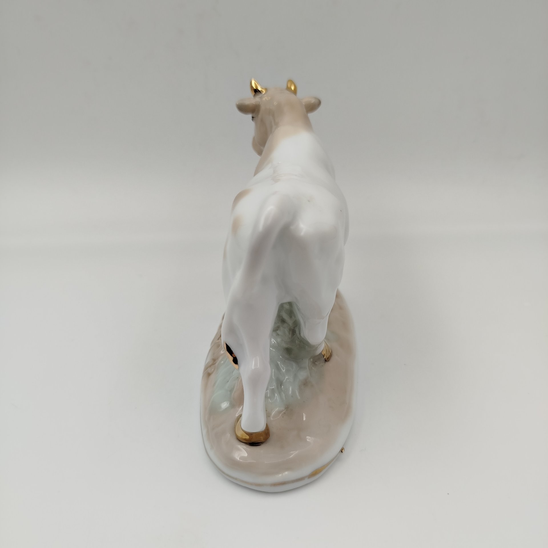 Статуэтка "Бык", фарфор, роспись, золочение, Elan Gallery, Великобритания, 2015-2020 гг., Elan Gallery