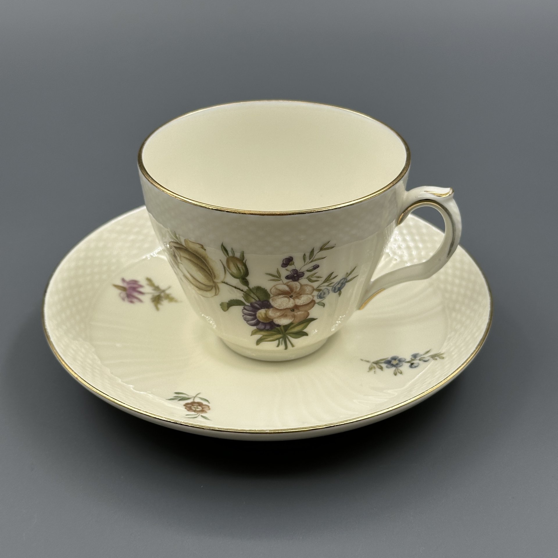 Пара чайная с цветочным декором, фарфор, деколь, золочение, Royal Copenhagen, Дания, 1951 г., Royal Copenhagen