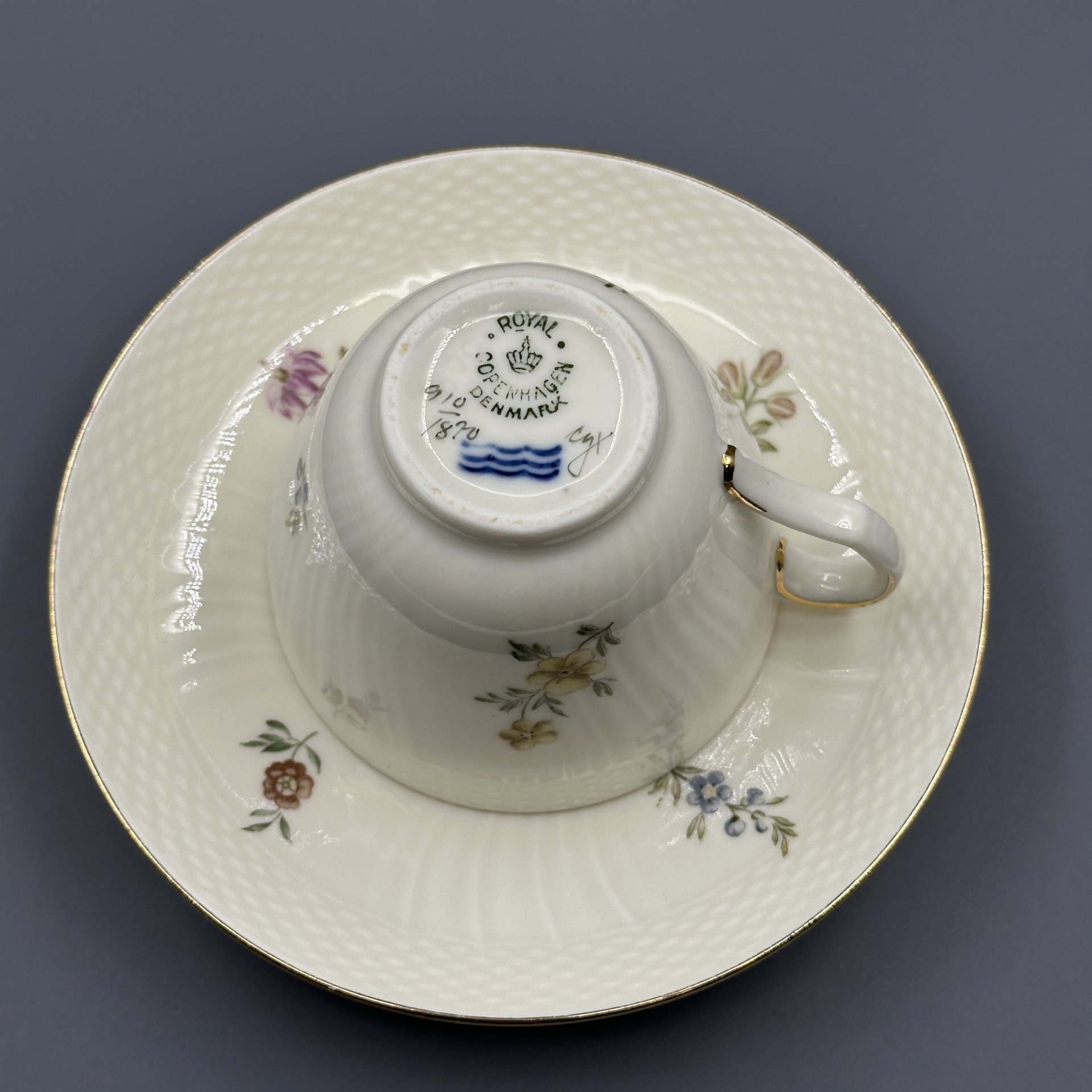 Пара чайная с цветочным декором, фарфор, деколь, золочение, Royal Copenhagen, Дания, 1951 г., Royal Copenhagen