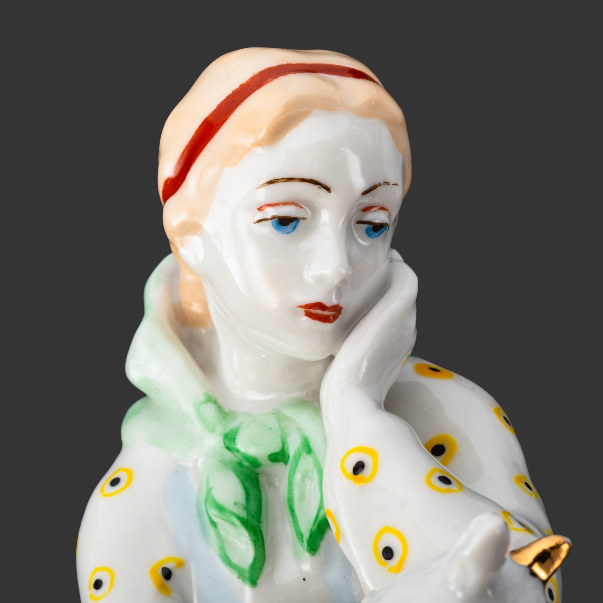[Редкий вариант росписи] Статуэтка "Сестрица Алёнушка и братец Иванушка", скульптор А.А. Киселёв, фарфор, роспись, золочение, Ленинградский завод фарфоровых изделий (ЛЗФИ), СССР, 1956-1967 гг.